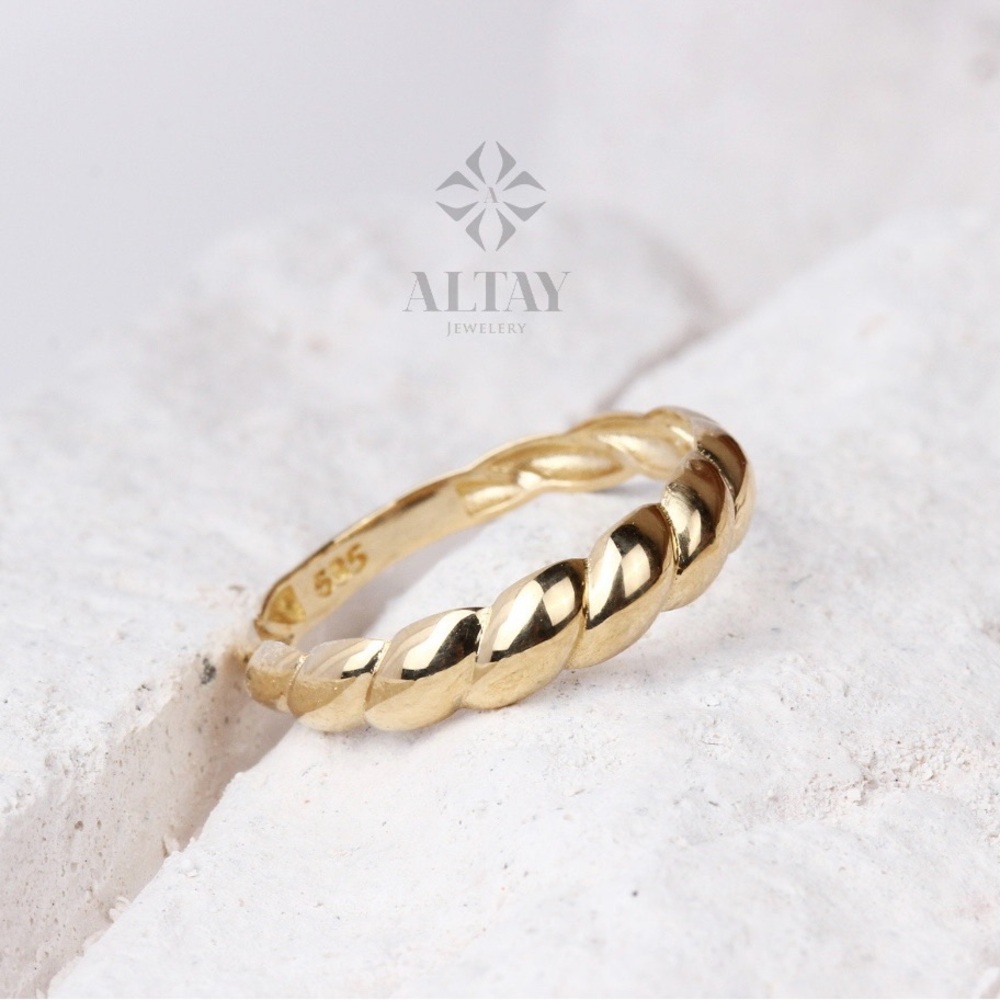14k solid gold Croissant ring (4mm wide). Brand new, still in box, size 6.5